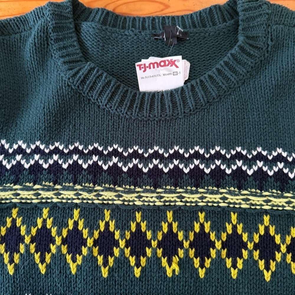 TALBOTS Women's Diamond Fair
Isle Crewneck Sweater Size
Small NWT chunky - Picture 4 of 6